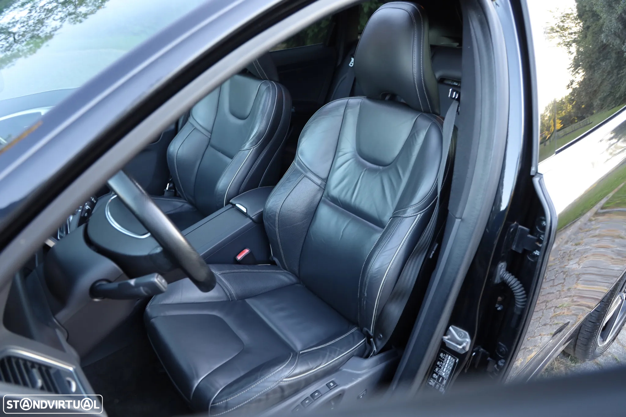 Volvo XC 60 2.0 D4 R-Design Geartronic - 17