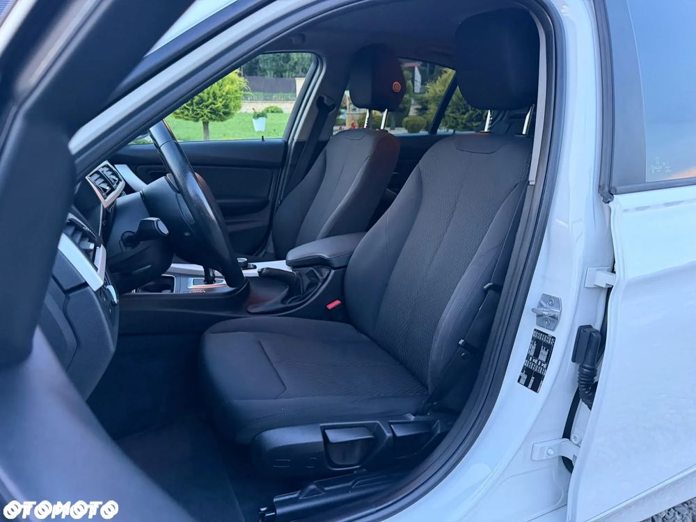 BMW Seria 3 318i Advantage - 21