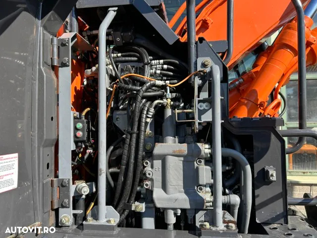 Hitachi ZX140W-5B - 14