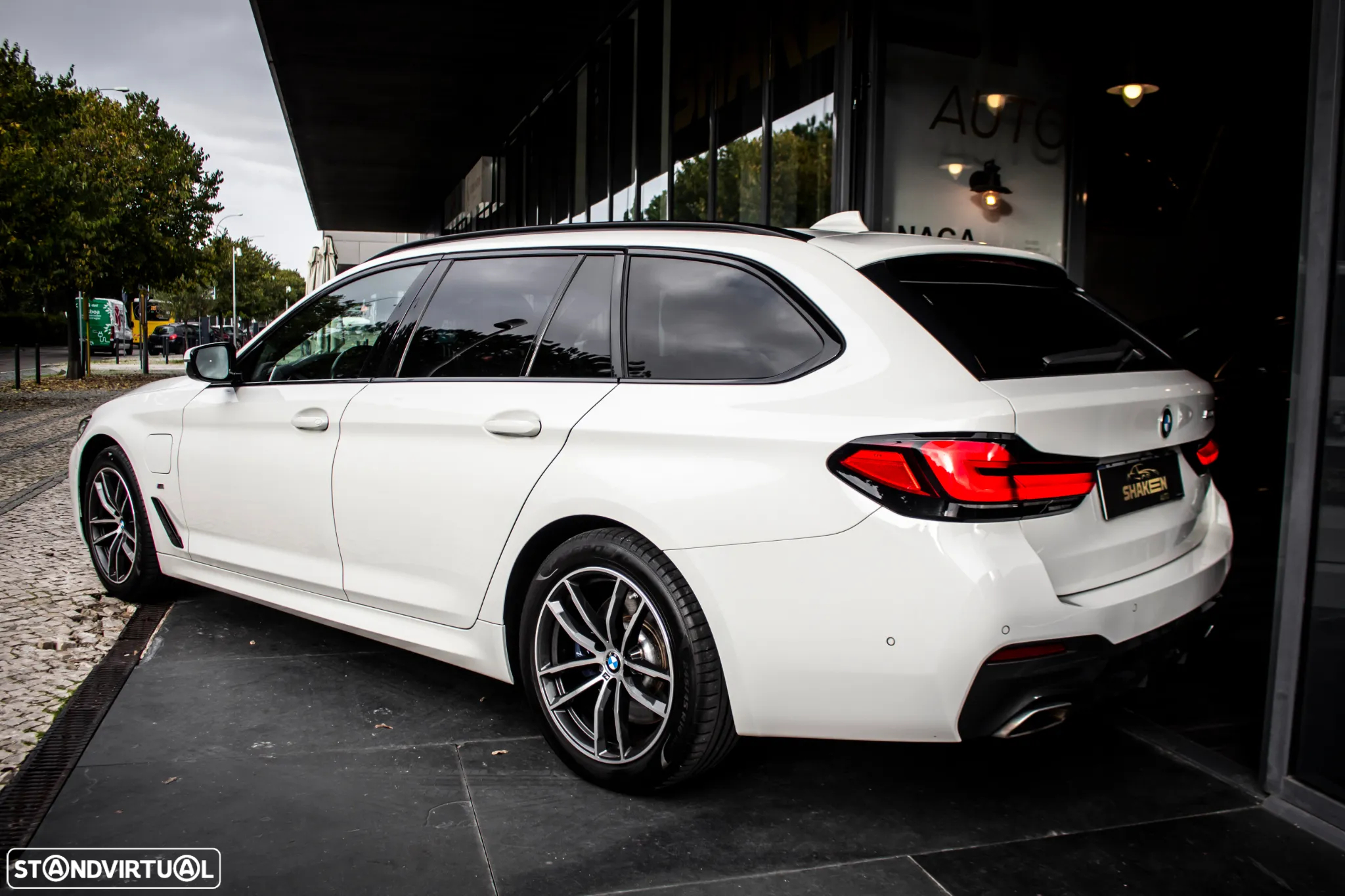 BMW 530 e Pack Desportivo M - 3