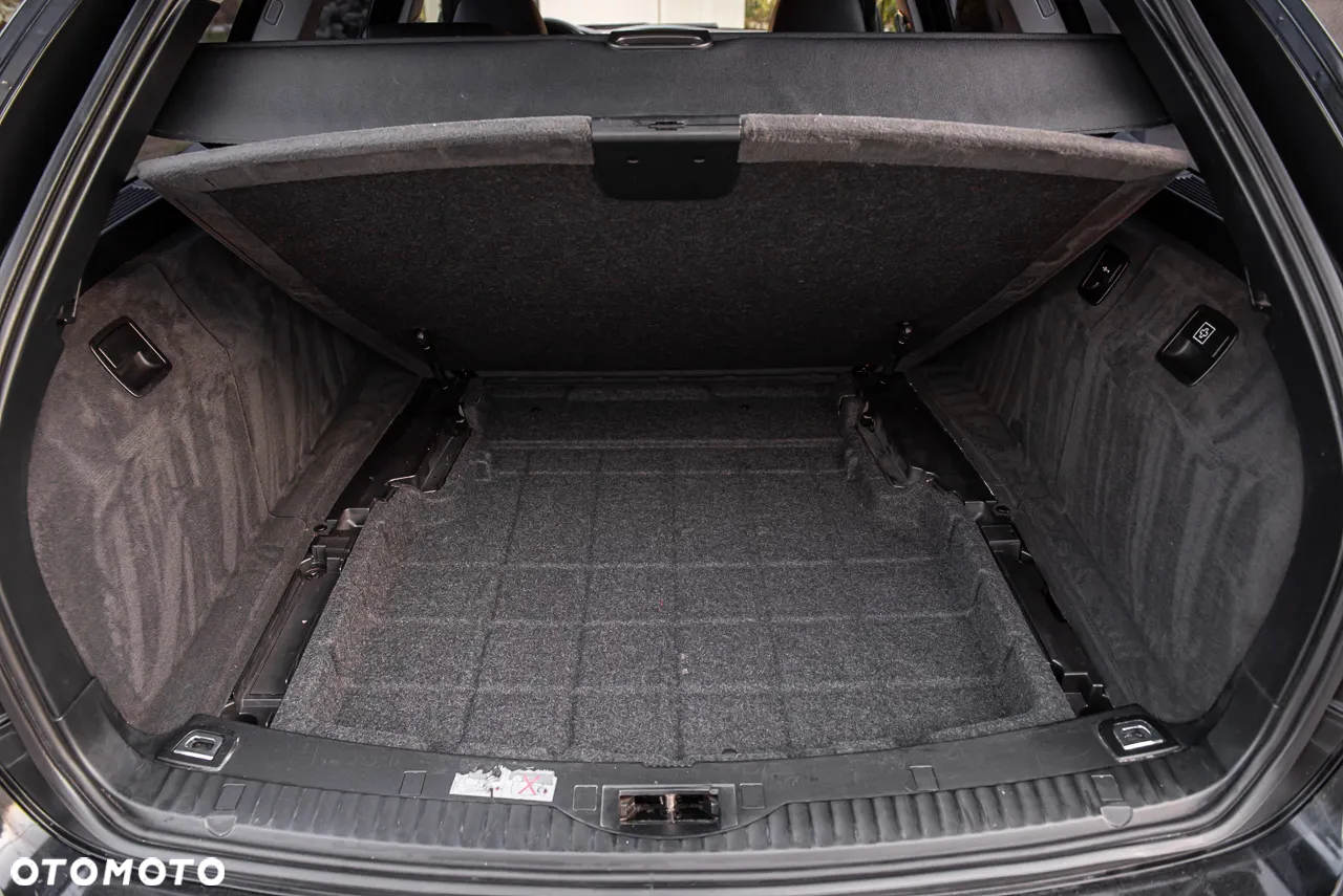BMW Seria 5 525xi Touring - 31