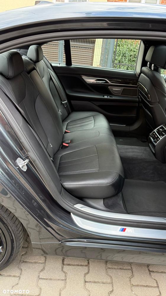BMW Seria 7 740i - 12