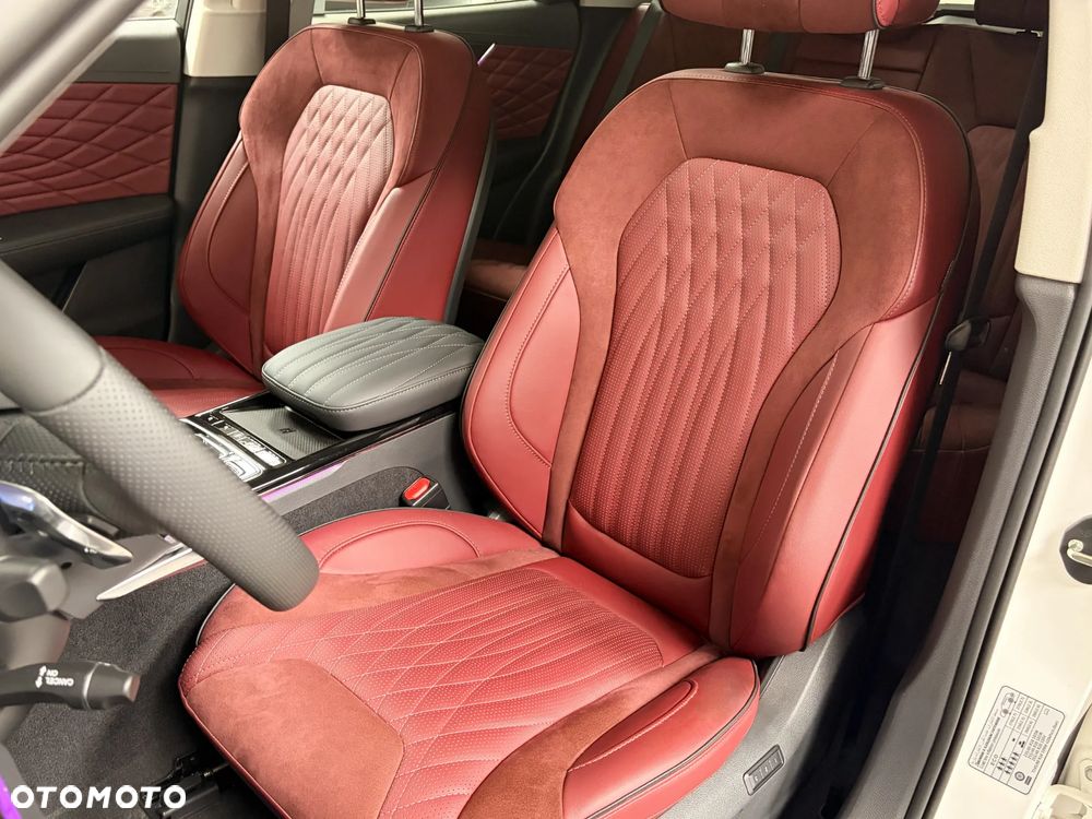 Hongqi HS5 - 5