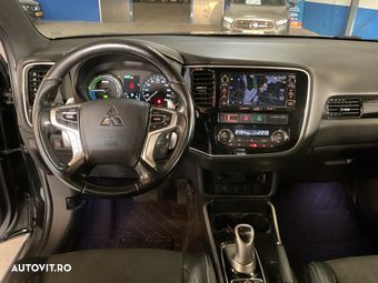 Mitsubishi Outlander 2.0 4WD Plug-In Hybrid Plus - 2