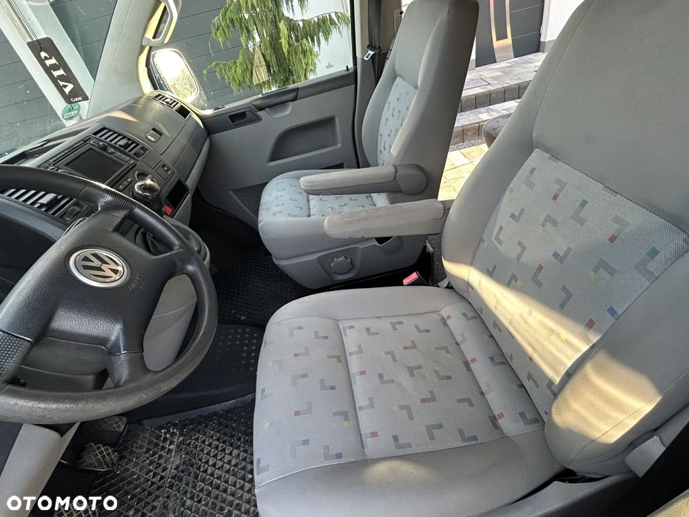 Volkswagen Caravelle - 17