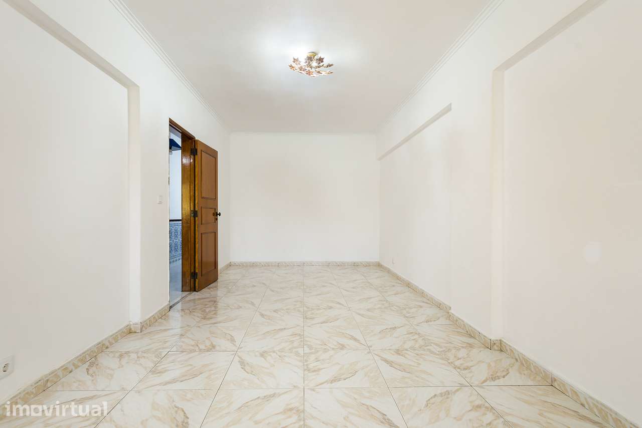 Apartamento T2 para Arrendamento | Largo Padre Américo, Massamá - Grande imagem: 4/15