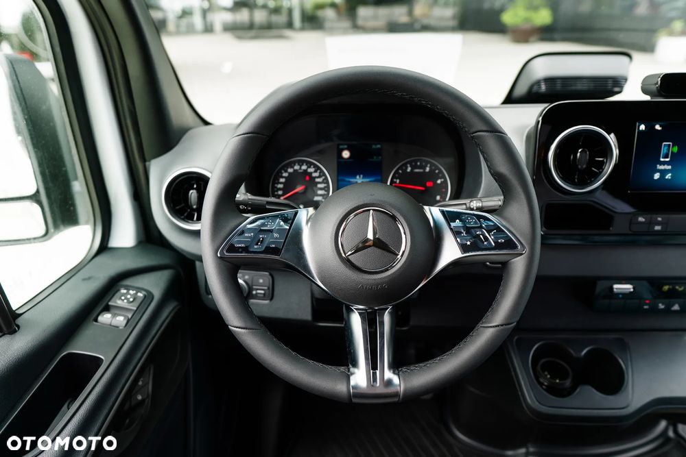 Mercedes-Benz Sprinter - 14