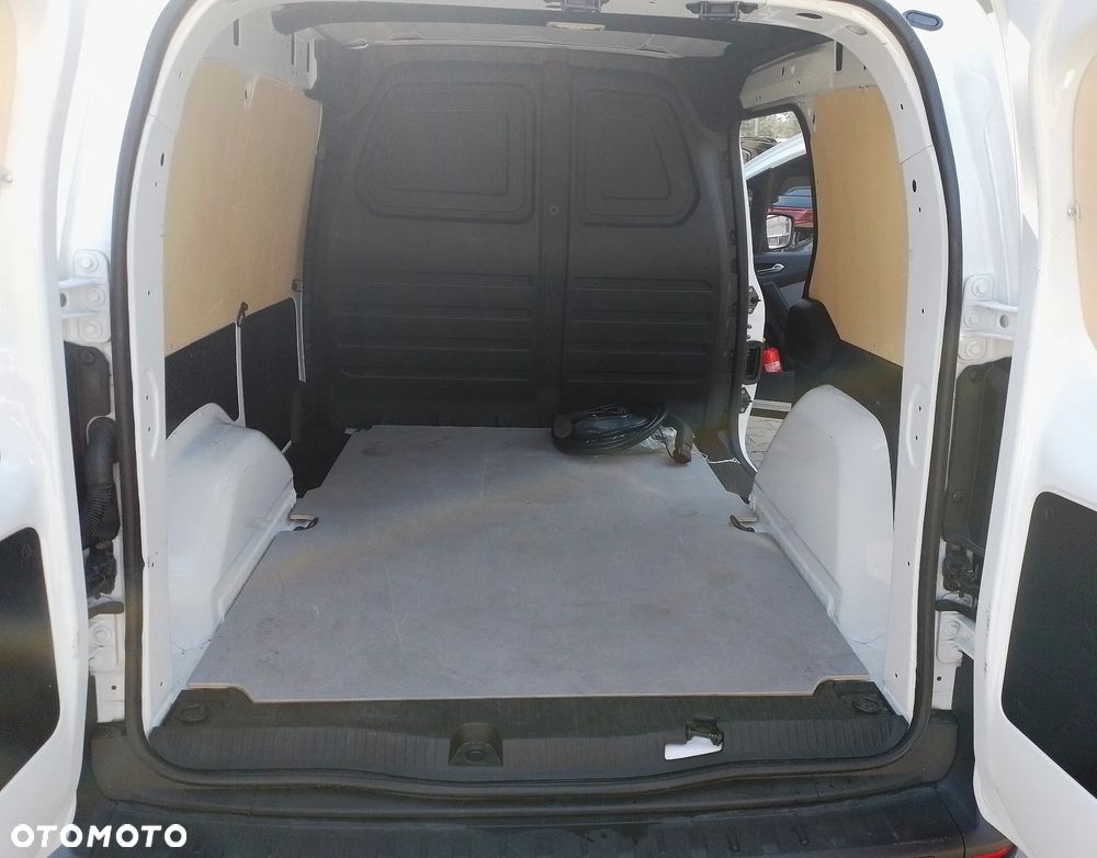 Nissan TOWNSTAR - 37