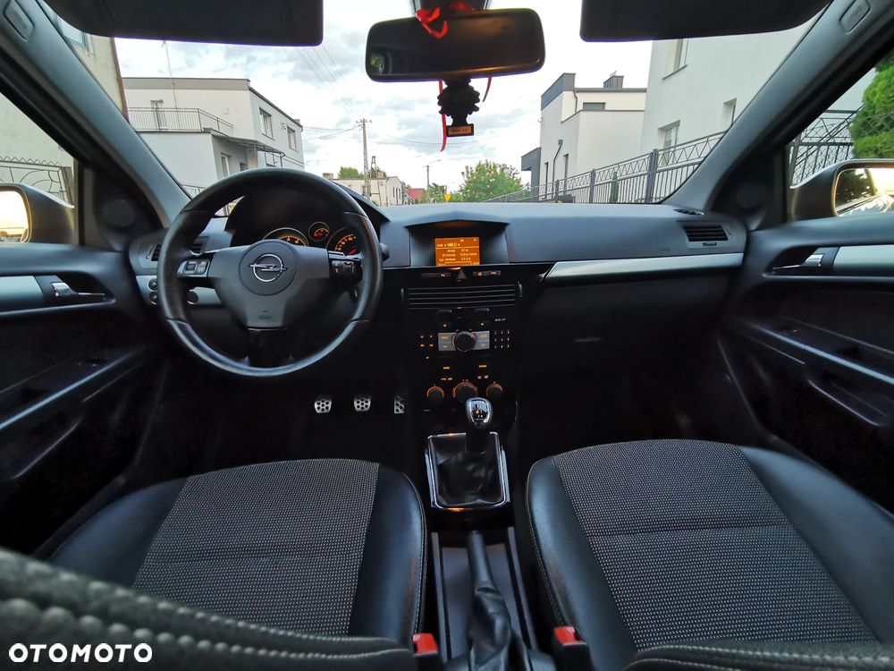 Opel Astra 1.6 Black&White - 20