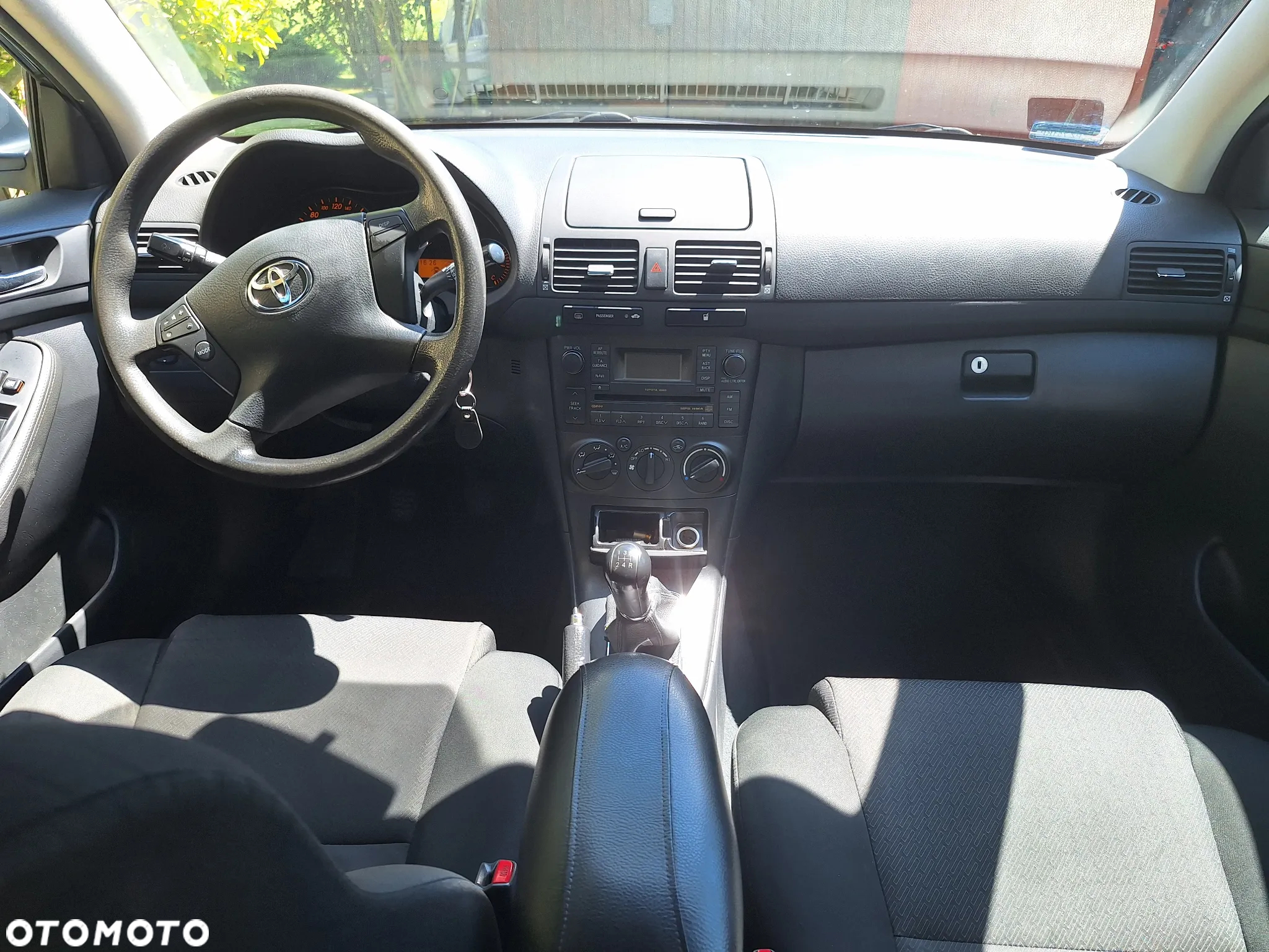 Toyota Avensis 1.8 VVT-i Luna - 2