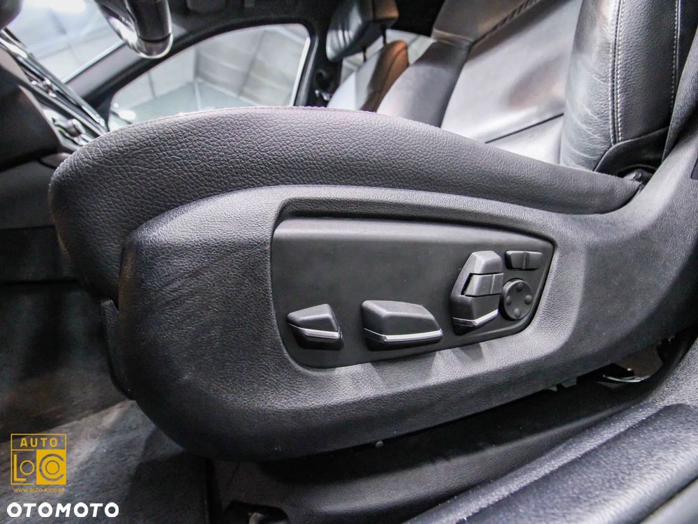 BMW Seria 5 528i xDrive Luxury Line - 29