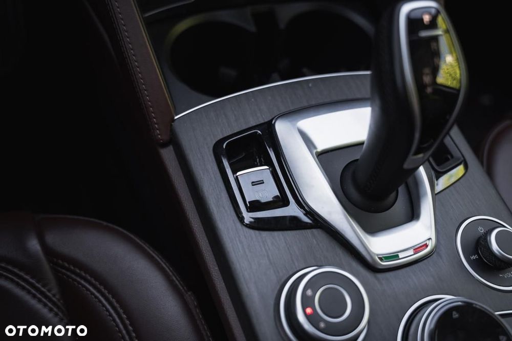 Alfa Romeo Stelvio - 21