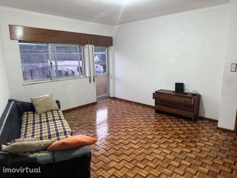 Vende-se Apartamento T3 - Av. 5 de Outubro - Lamego - Grande imagem: 4/10