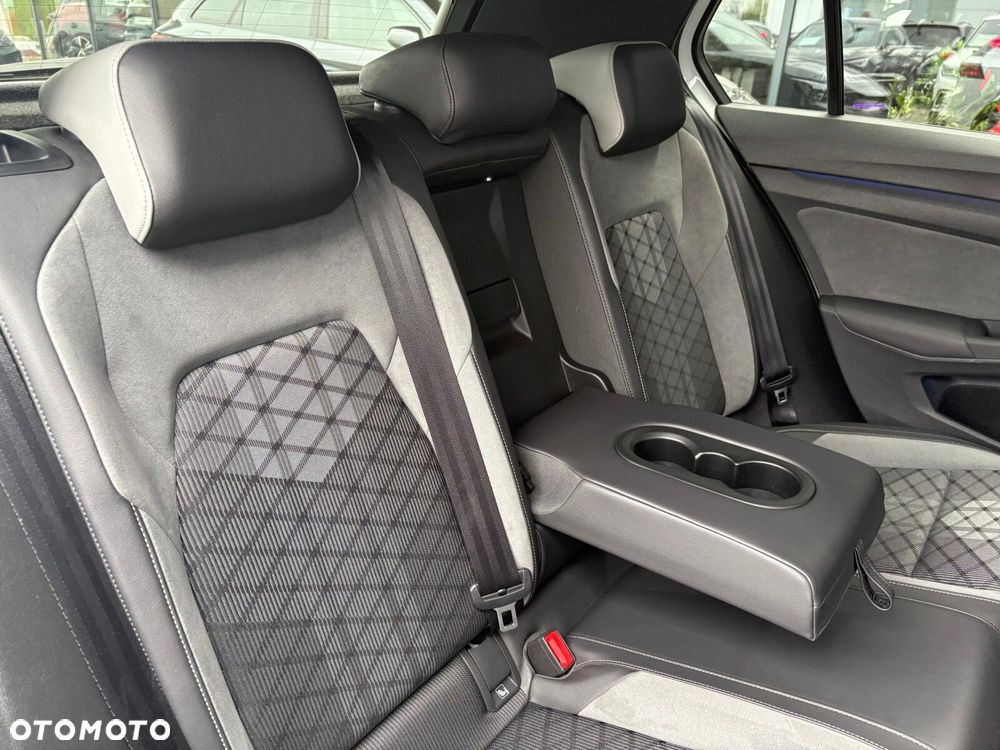 Volkswagen Golf - 17