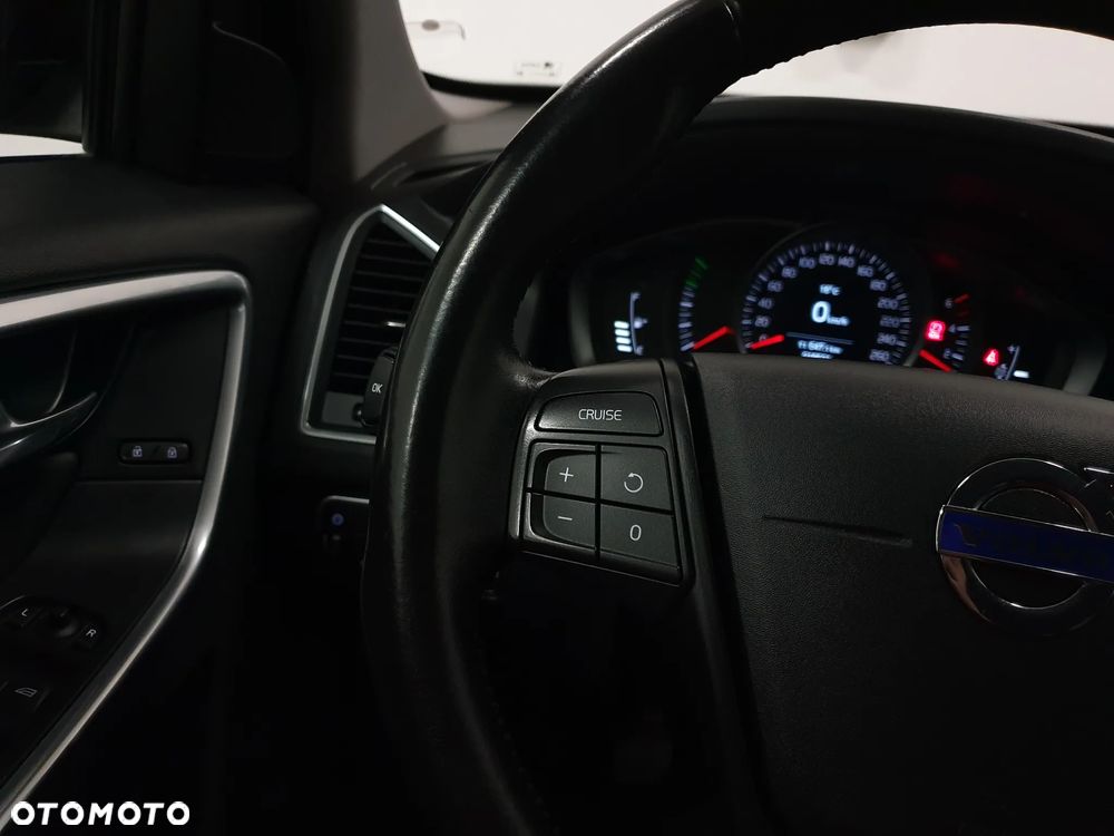 Volvo XC 60 D3 Drive-E Momentum - 10