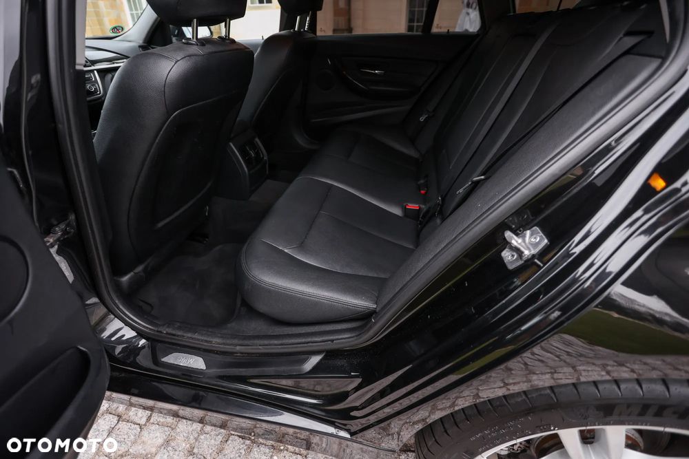 BMW Seria 3 320d xDrive Sport-Aut Luxury Line - 22