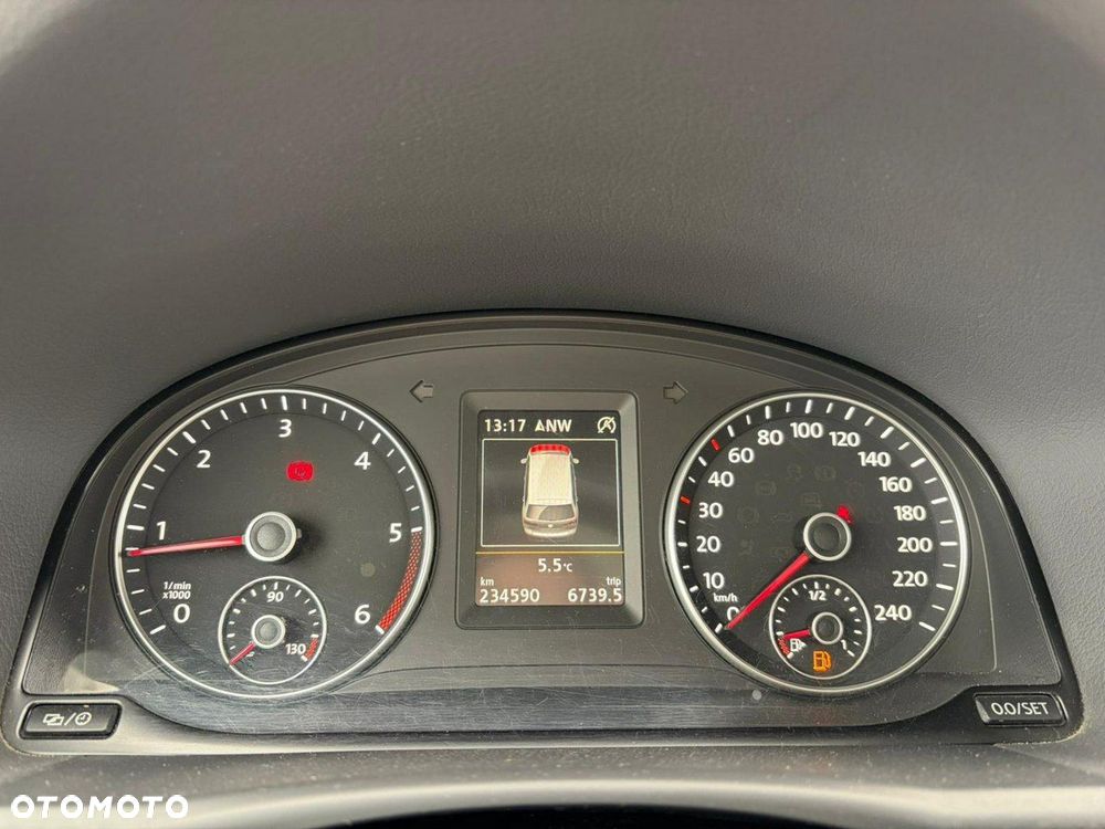 Volkswagen Touran - 12