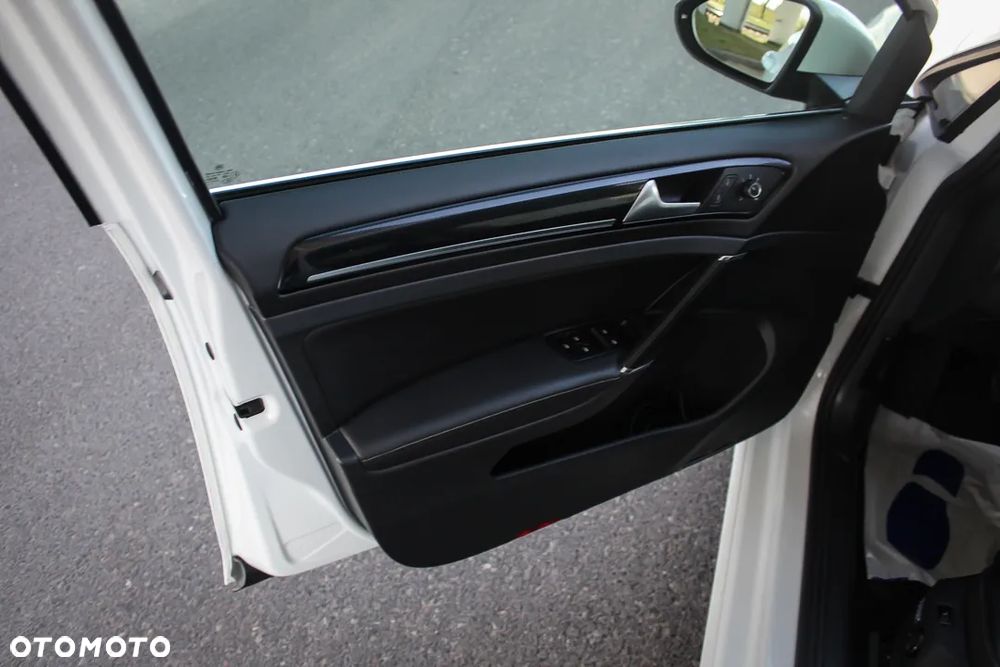 Volkswagen Golf 2.0 TDI Sound - 11