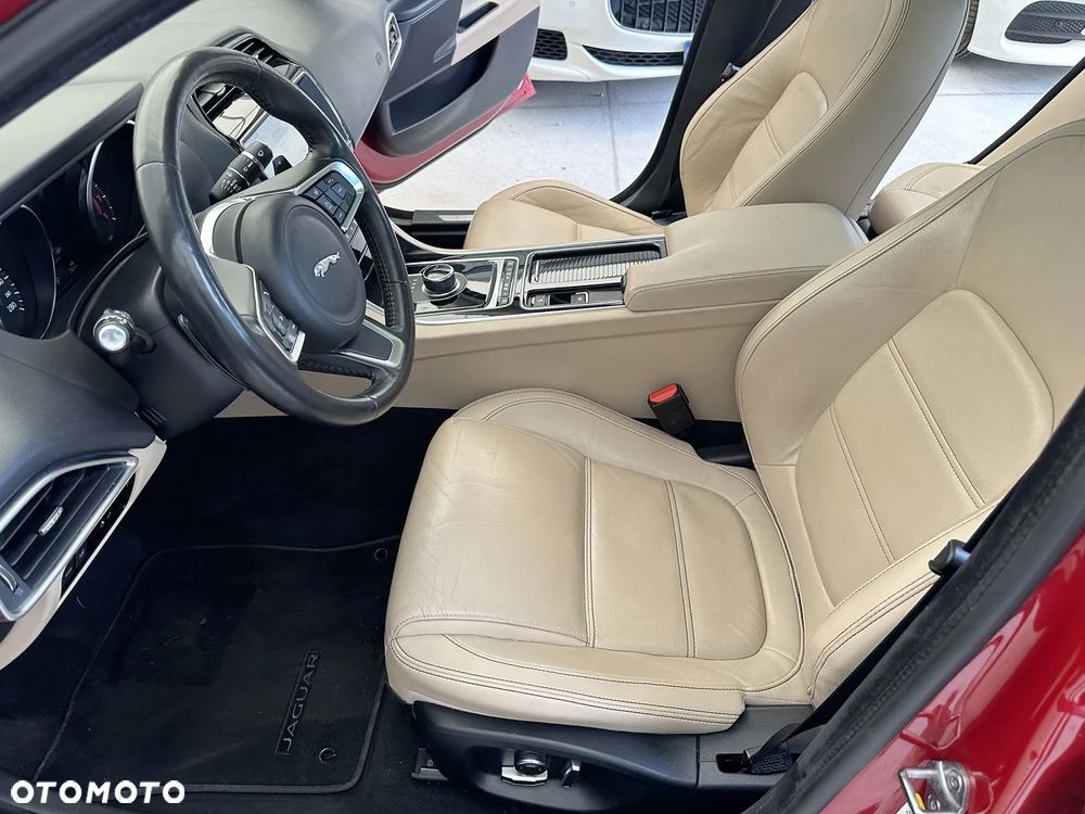 Jaguar XE 25t Prestige - 7