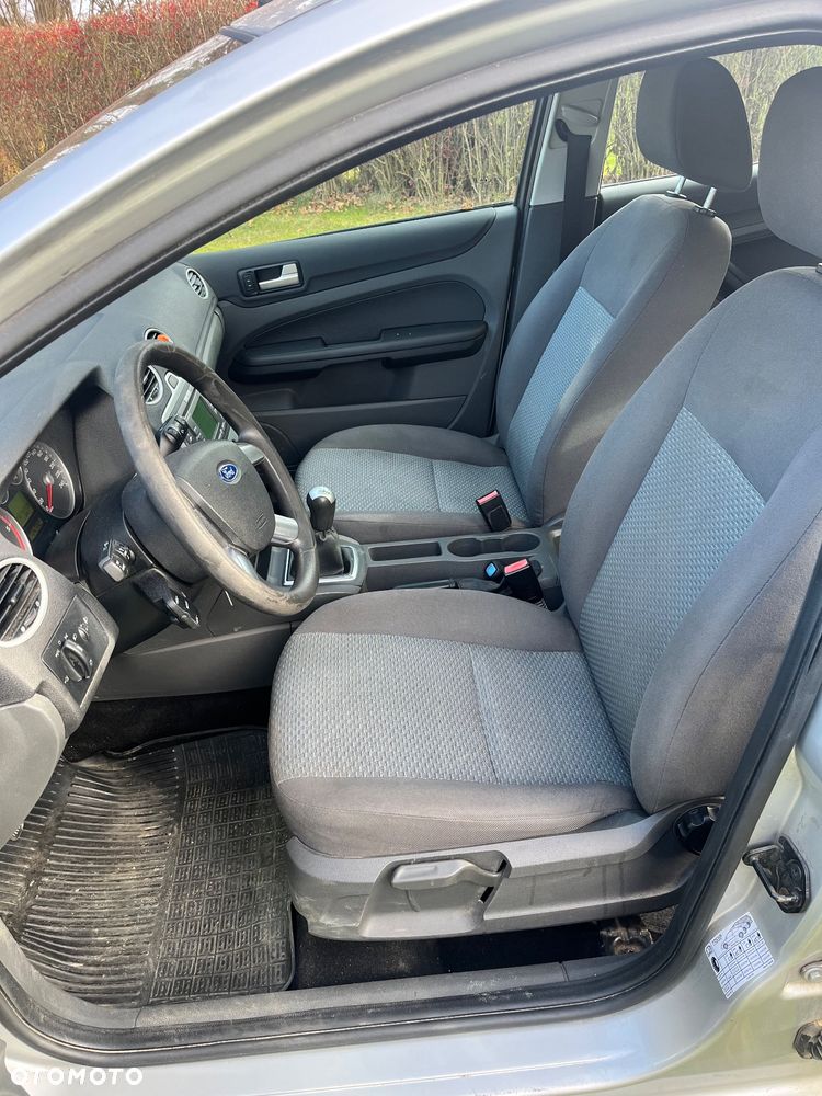 Ford Focus 1.6 TDCi DPF Ambiente - 9