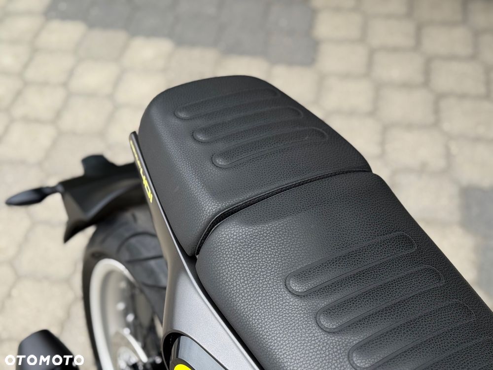 Husqvarna Svartpilen - 19