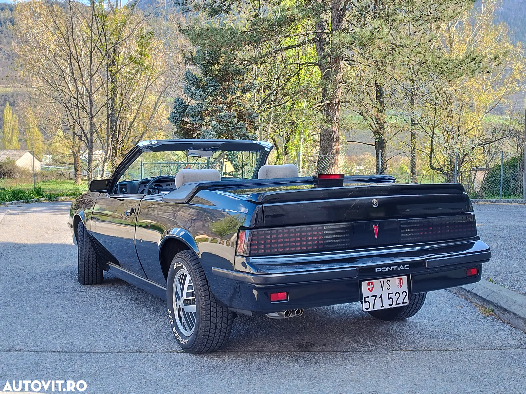 Pontiac Sunbird - 19