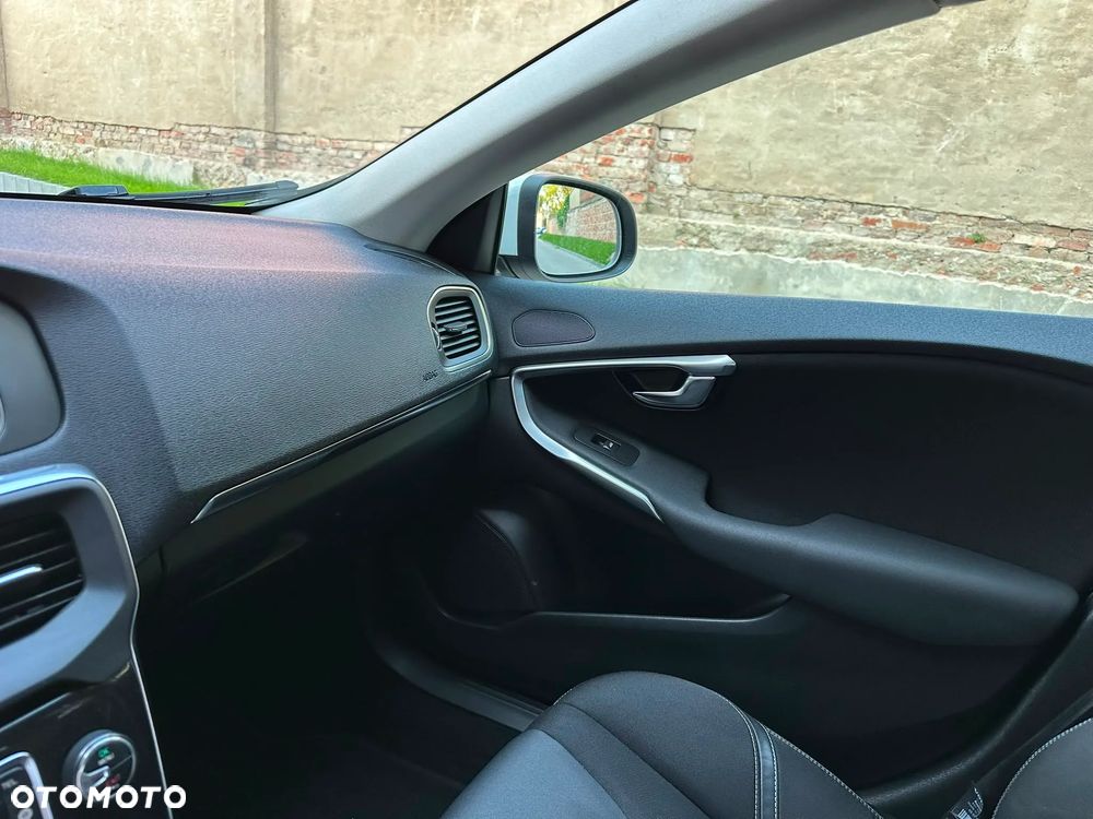 Volvo V40 D2 Drive-E Momentum - 12