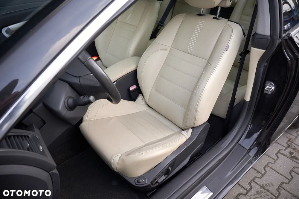 Renault Laguna 3.5 V6 Initiale - 28