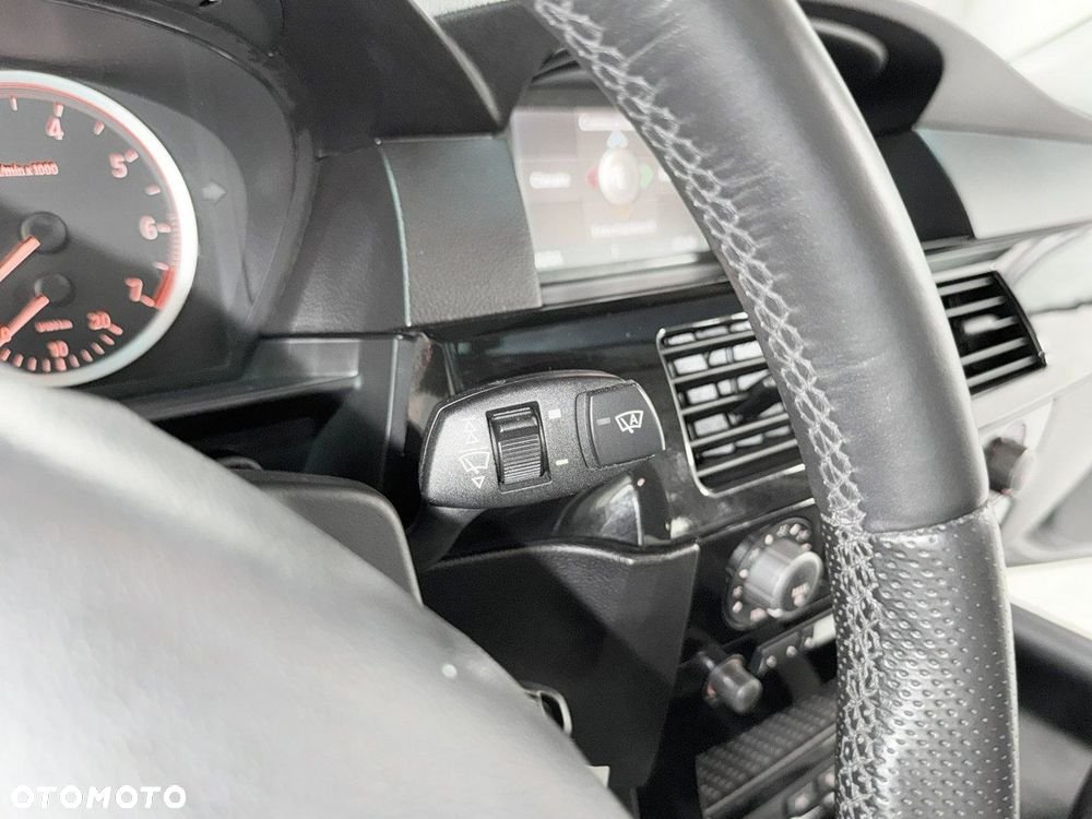 BMW Seria 5 520i - 27
