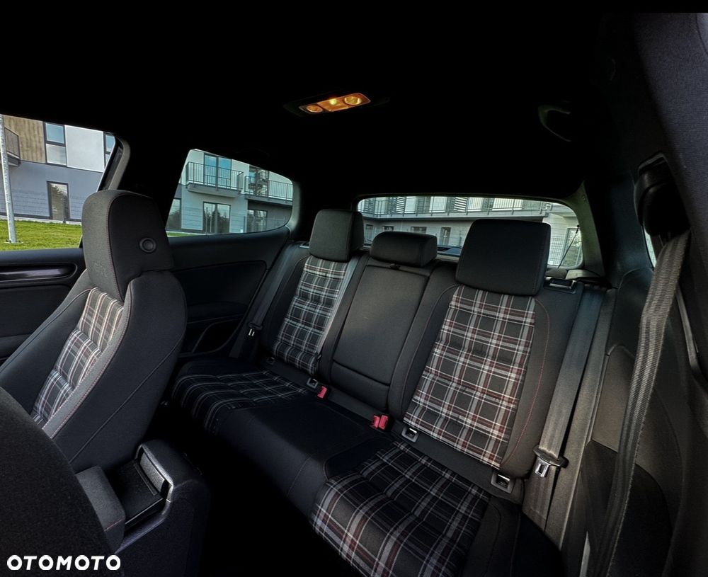 Volkswagen Golf 2.0 TSI GTI - 13