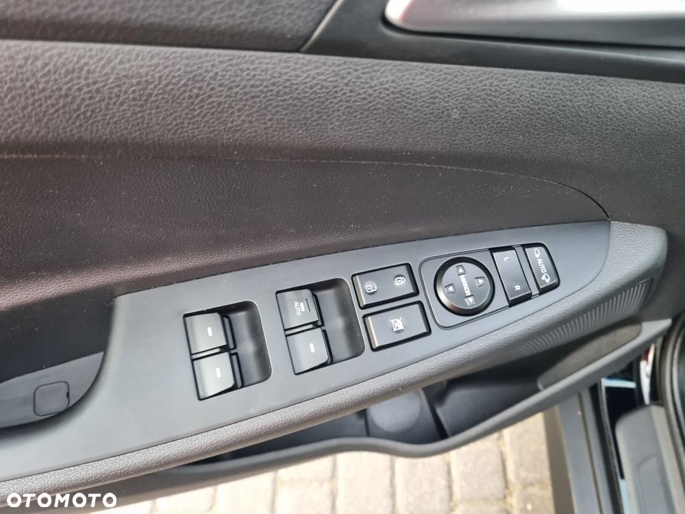 Hyundai Tucson blue 1.7 CRDi 2WD Intro Edition - 18