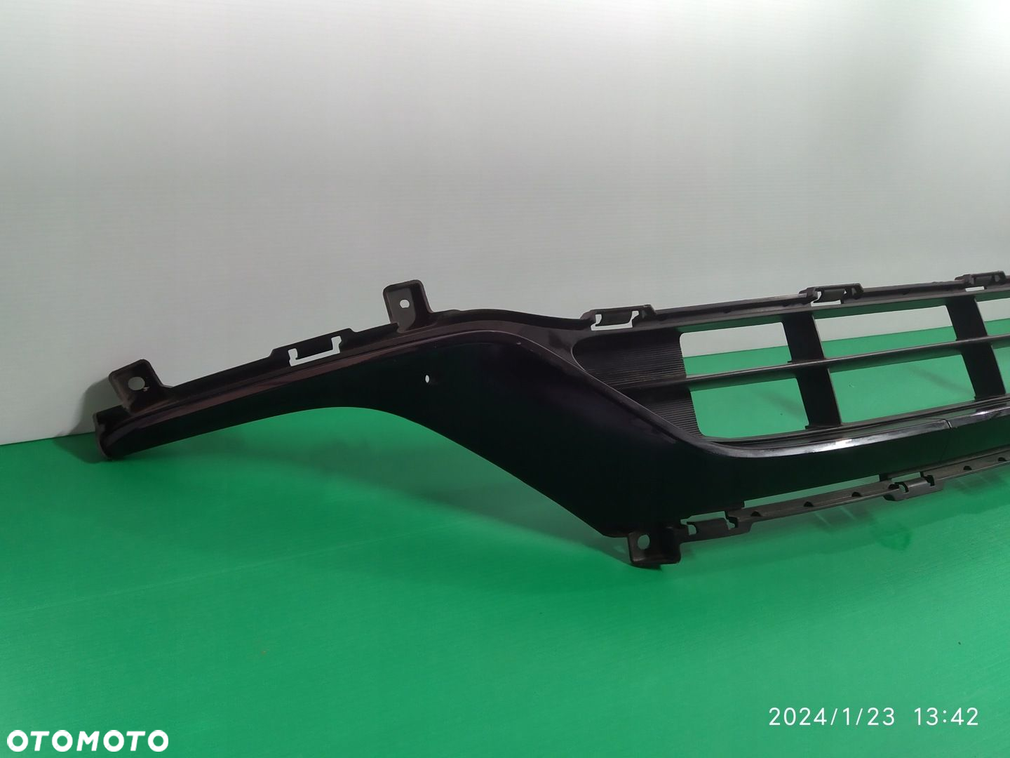 KRATKA ŚRODKOWA ZDERZAKA PRZÓD KIA VENGA LIFT 14- 86561-1P500 - 2