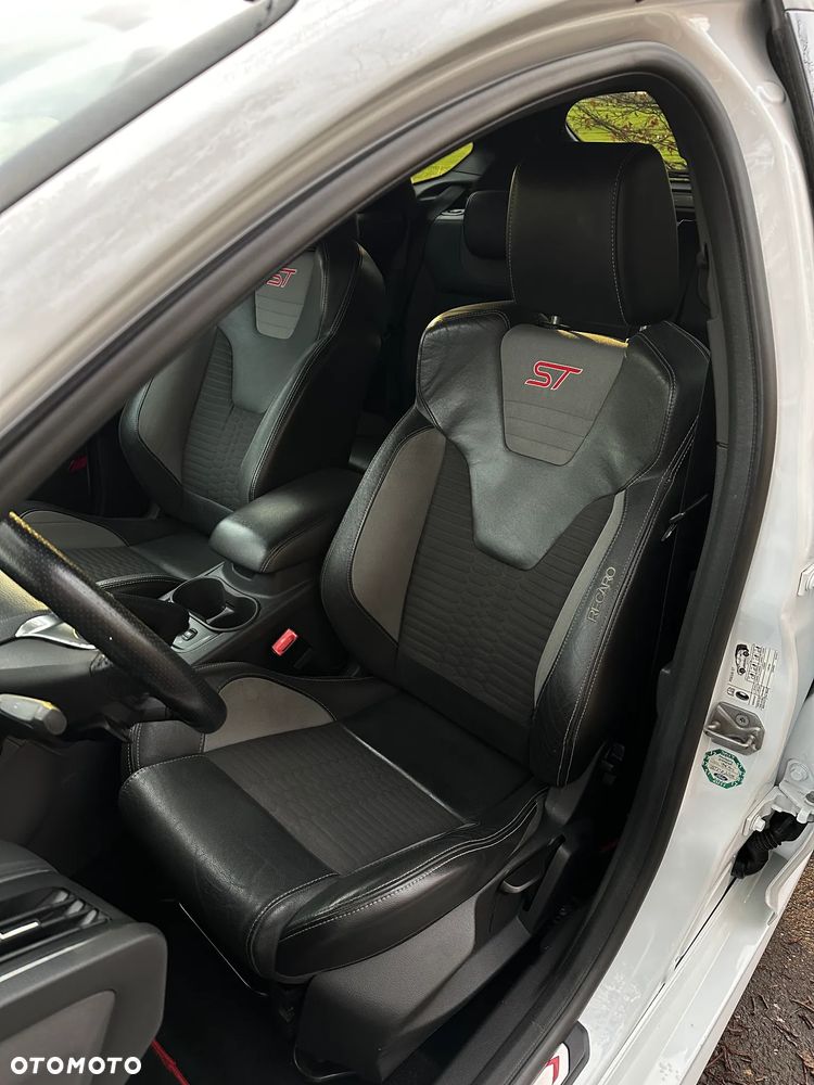 Ford Focus ST - 11