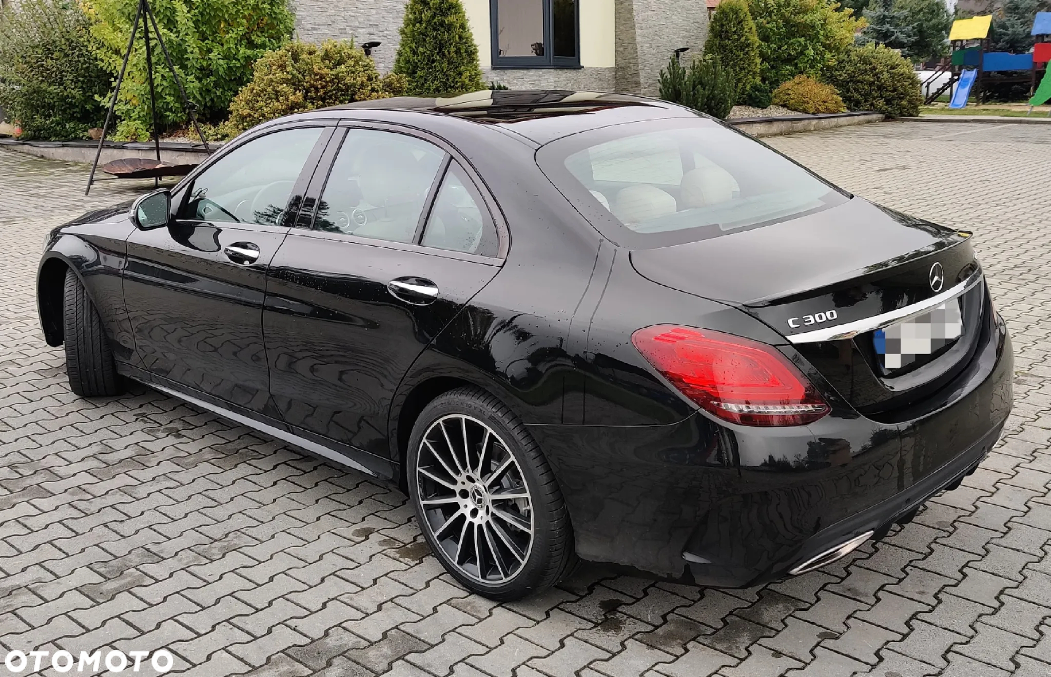 Mercedes-Benz Klasa C 300 4Matic 9G-TRONIC AMG Line - 3
