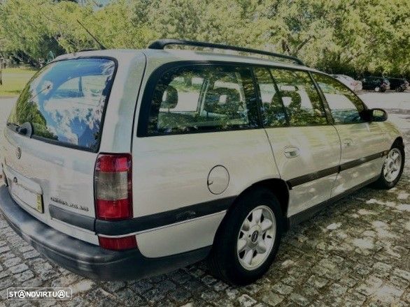Opel Omega Caravan 2.5i V6 CD - 11