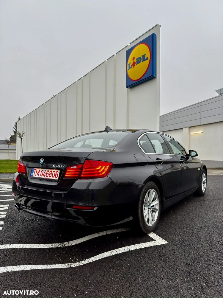 BMW Seria 5 528i Aut. - 2