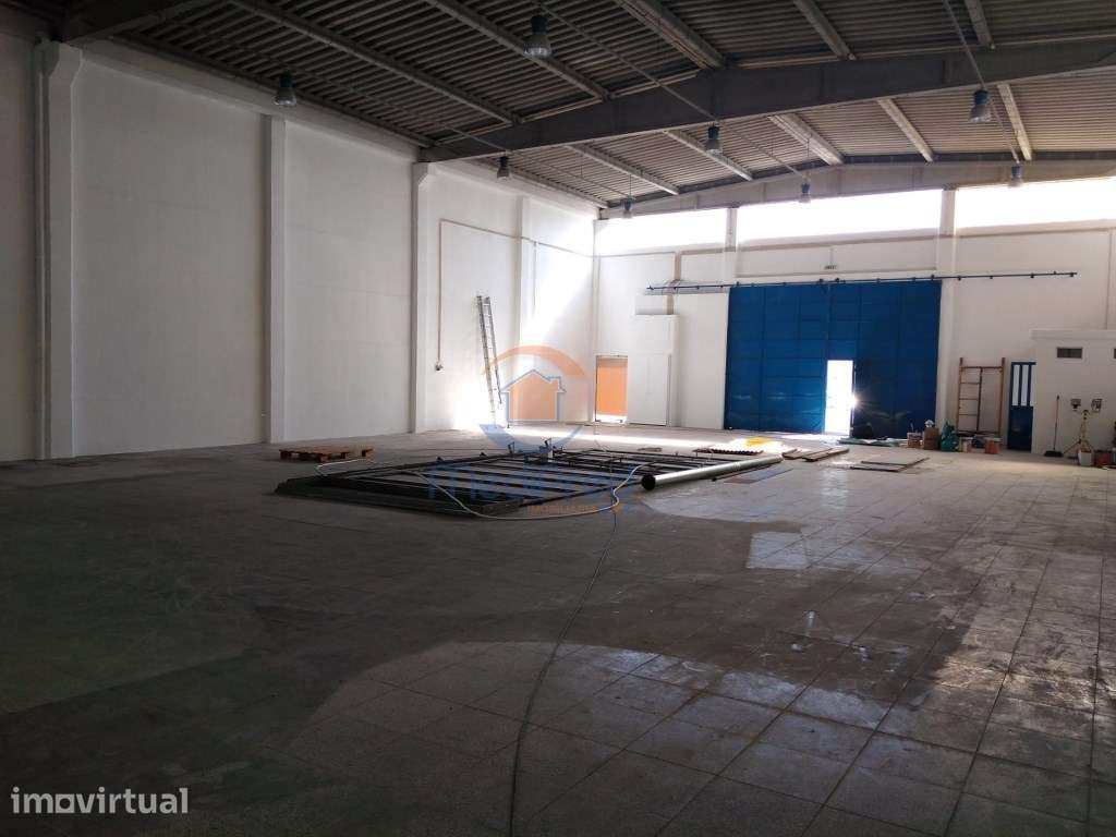 Armazém de 381.60m2 - Montijo - Grande imagem: 2/3