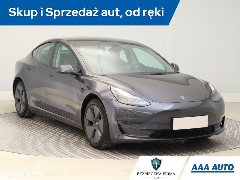 Tesla Model 3 - 3