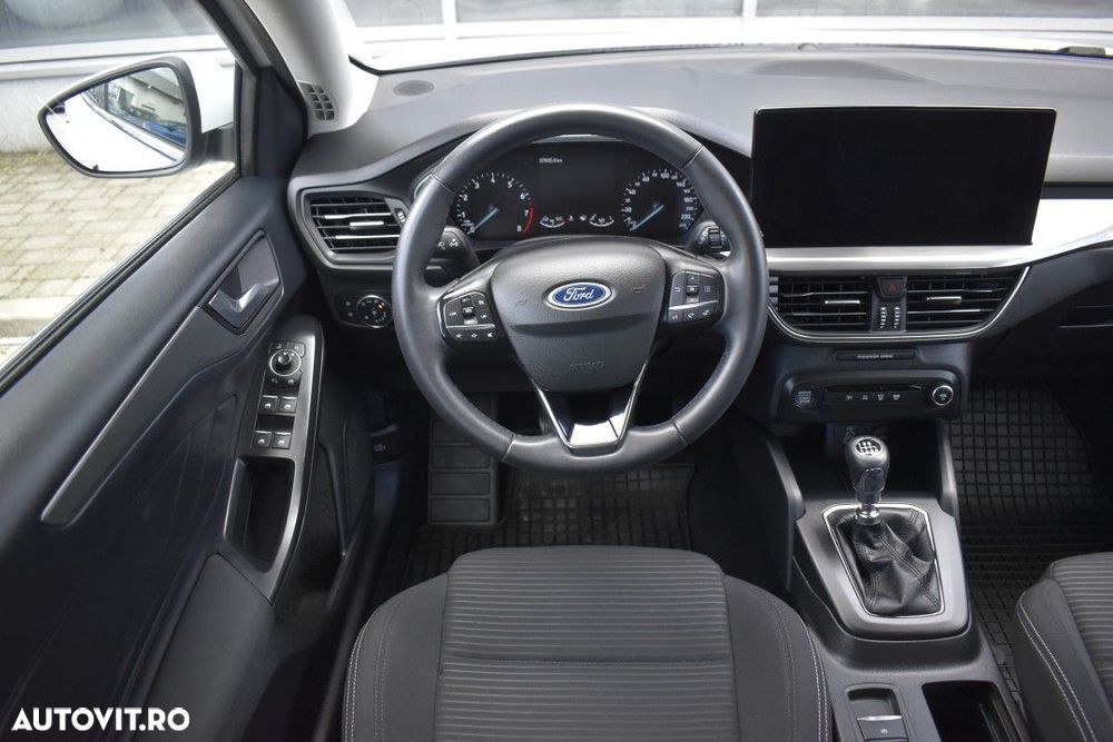 Ford Focus 1.0 EcoBoost 6MT MHEV Titanium - 11