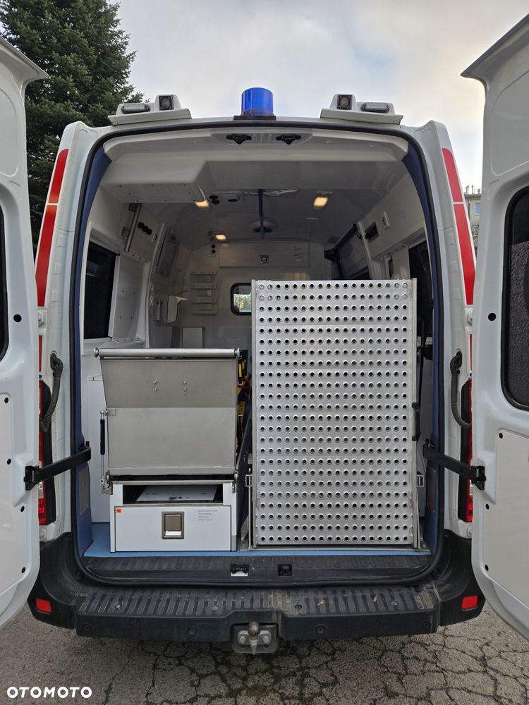 Renault Master Ambulans karetka - 12