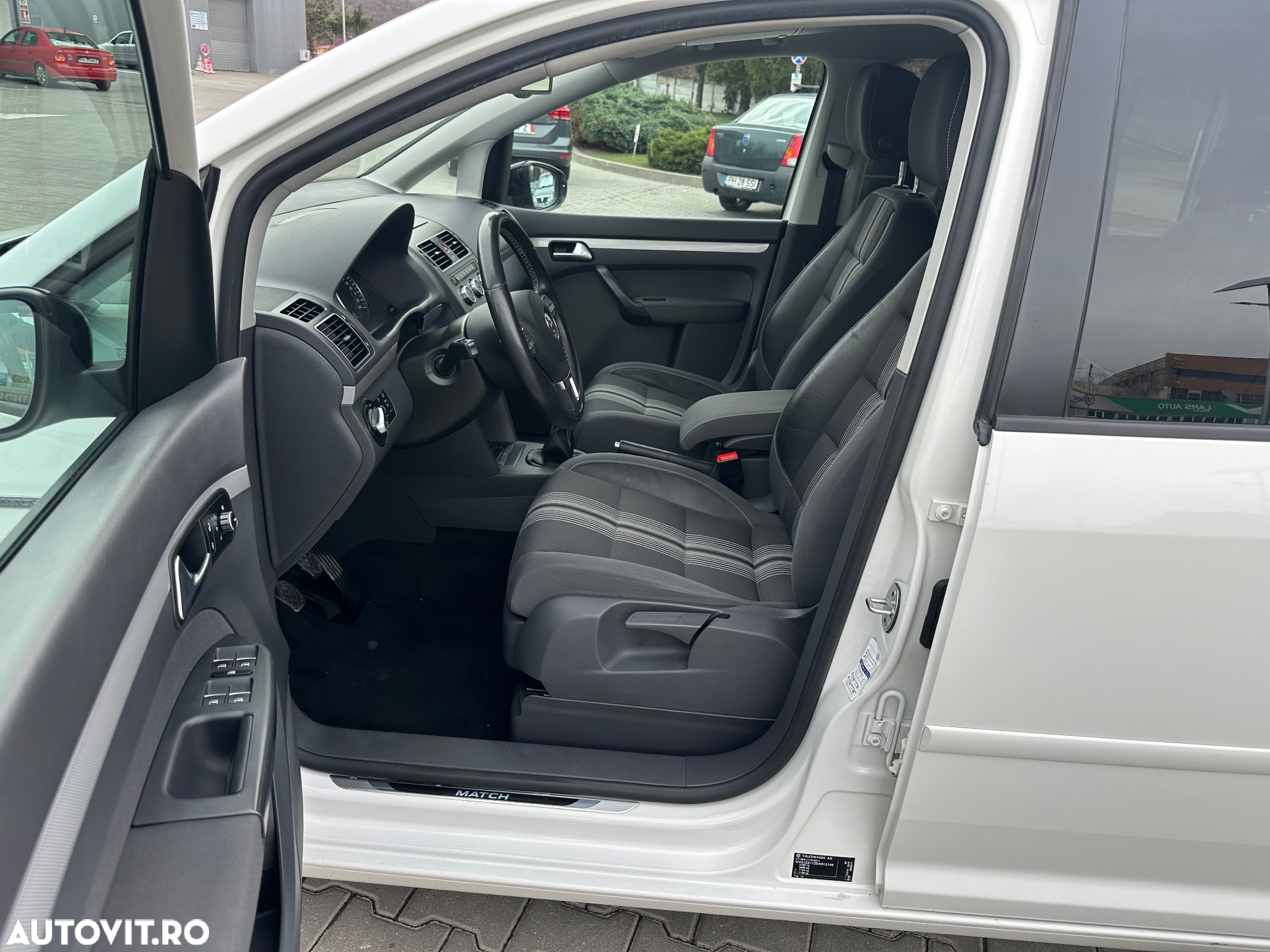 Volkswagen Touran 1.6 TDI DPF BlueMotion Technology MATCH - 10