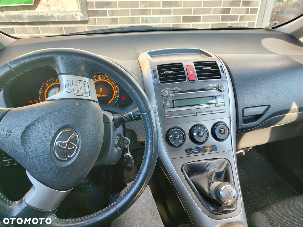Toyota Auris 1.4 D-4D Luna - 3