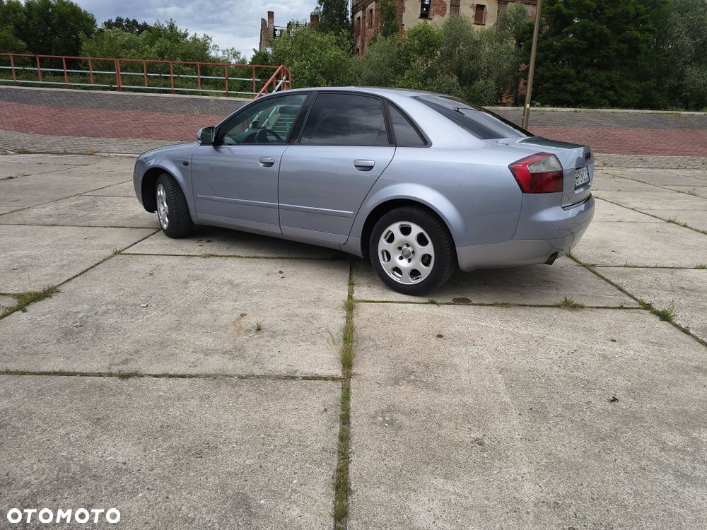 Audi A4 Limousine - 4