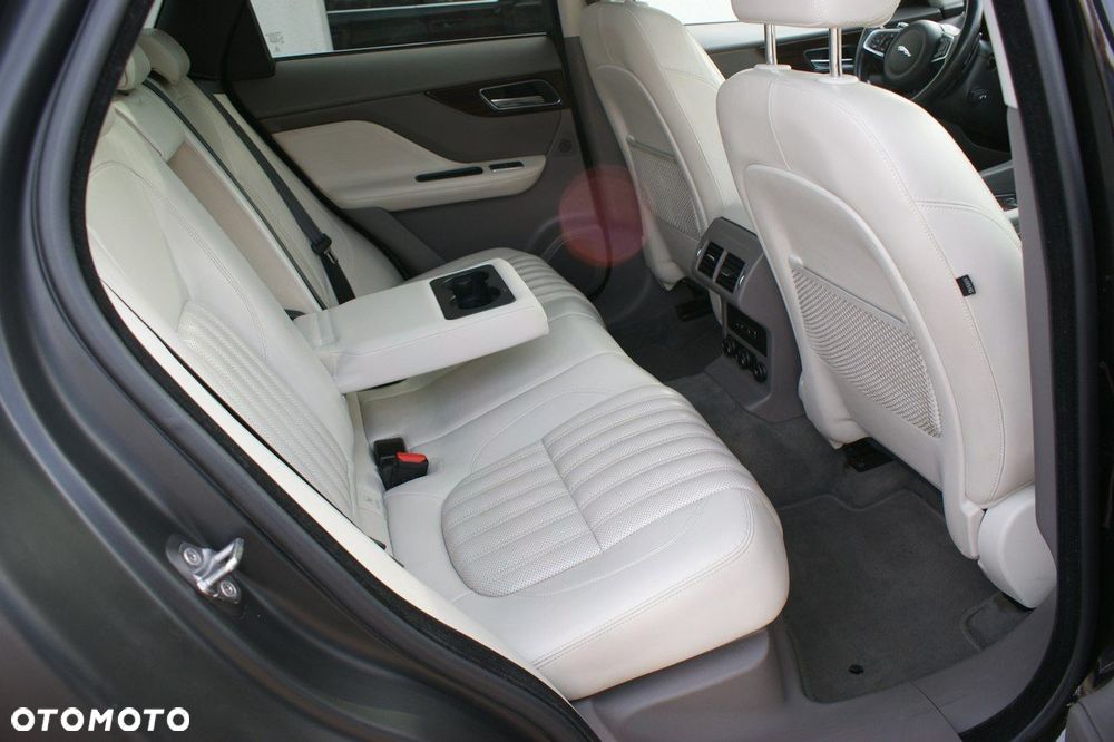 Jaguar F-Pace - 15