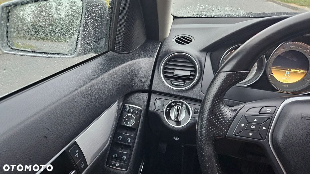 Mercedes-Benz Klasa C 180 BlueEFFICIENCY Avantgarde - 35