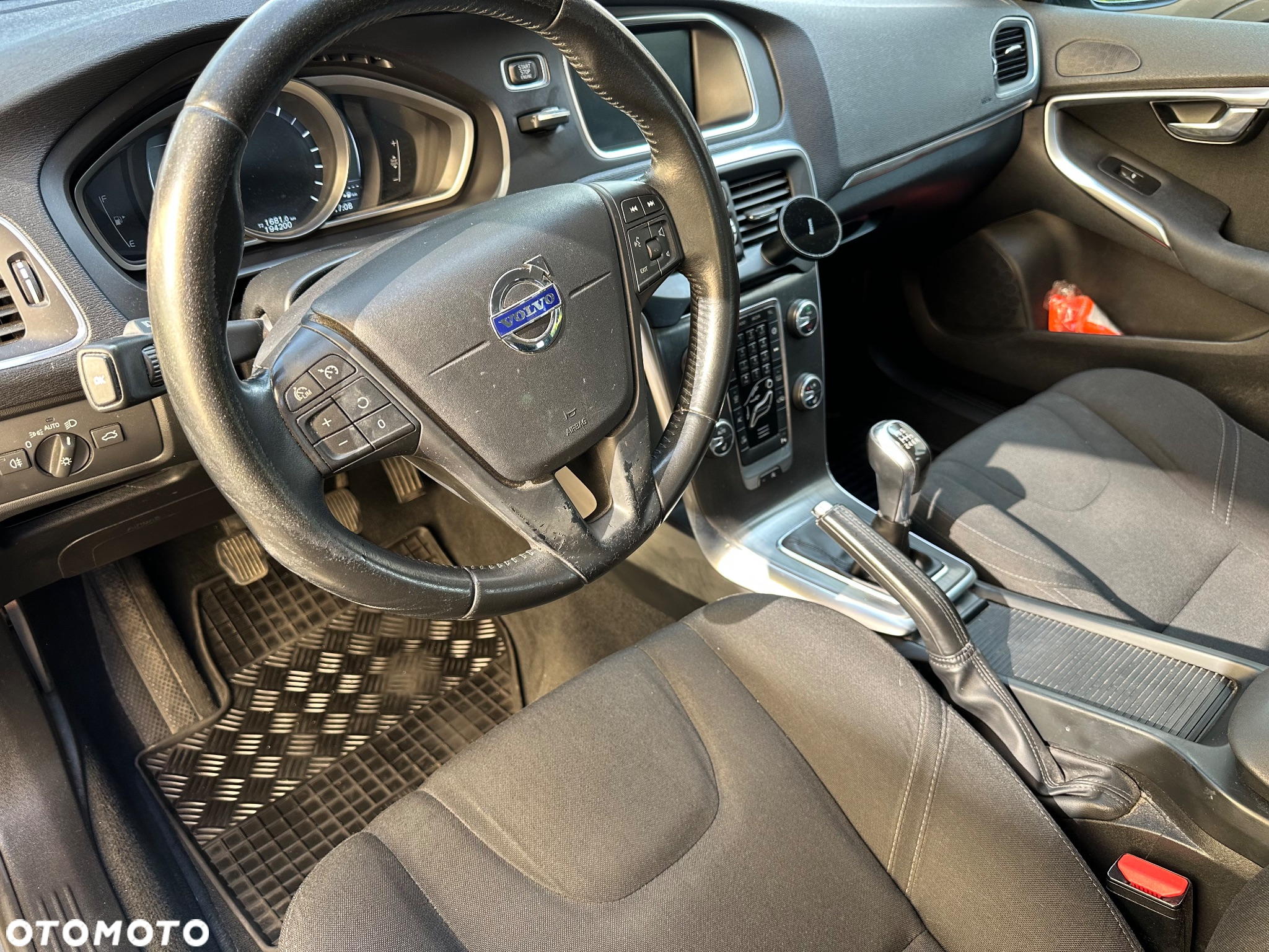 Volvo V40 T3 Drive-E Momentum - 9