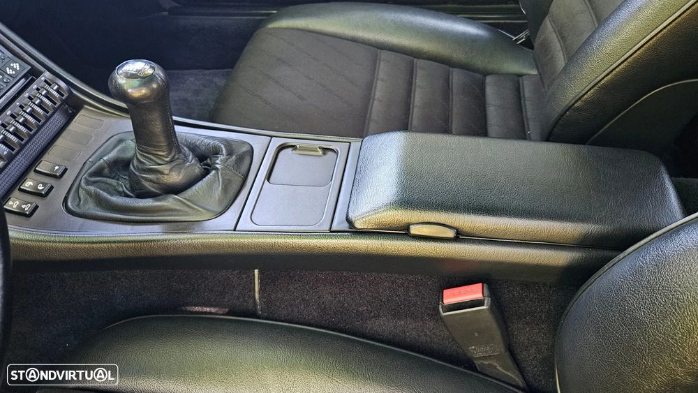 Porsche 944 Turbo S - 23