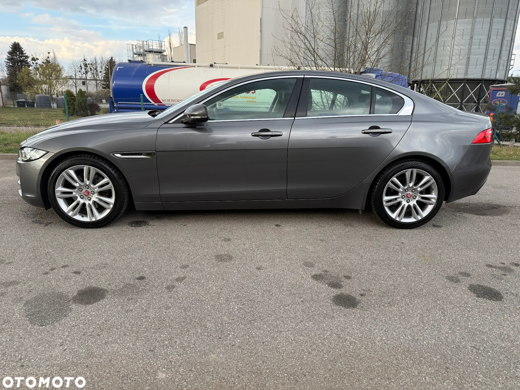 Jaguar XE - 8