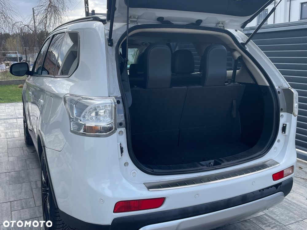 Mitsubishi Outlander - 16