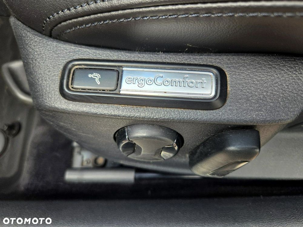 Volkswagen Passat - 16